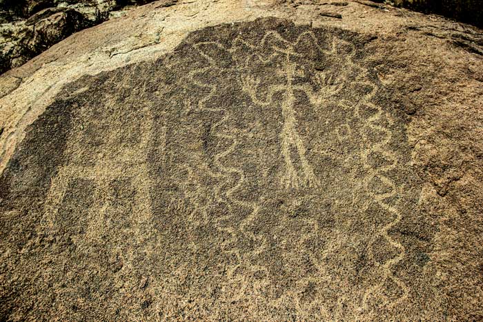 El señor de las culebras «reina» en Mollebaya